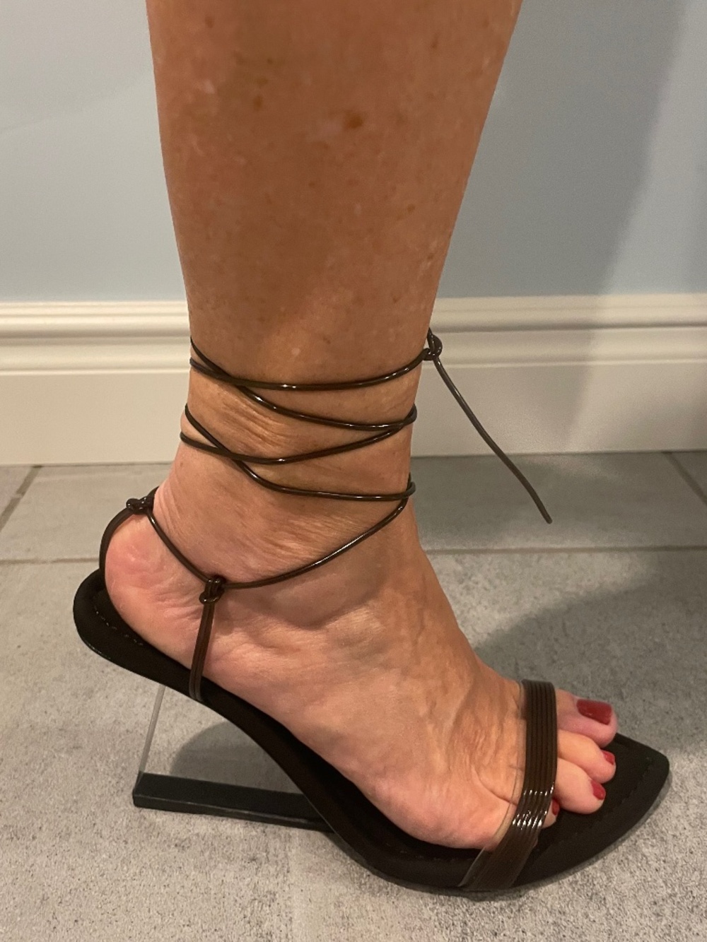 NIB GOOD AMERICAN Black Lace Up Clear Heels